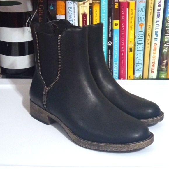 ROCKET DOG BLACK PULL-ON MOTO ANKLE BOOTS SIZE 6.5 NWT - Picture 1 of 12